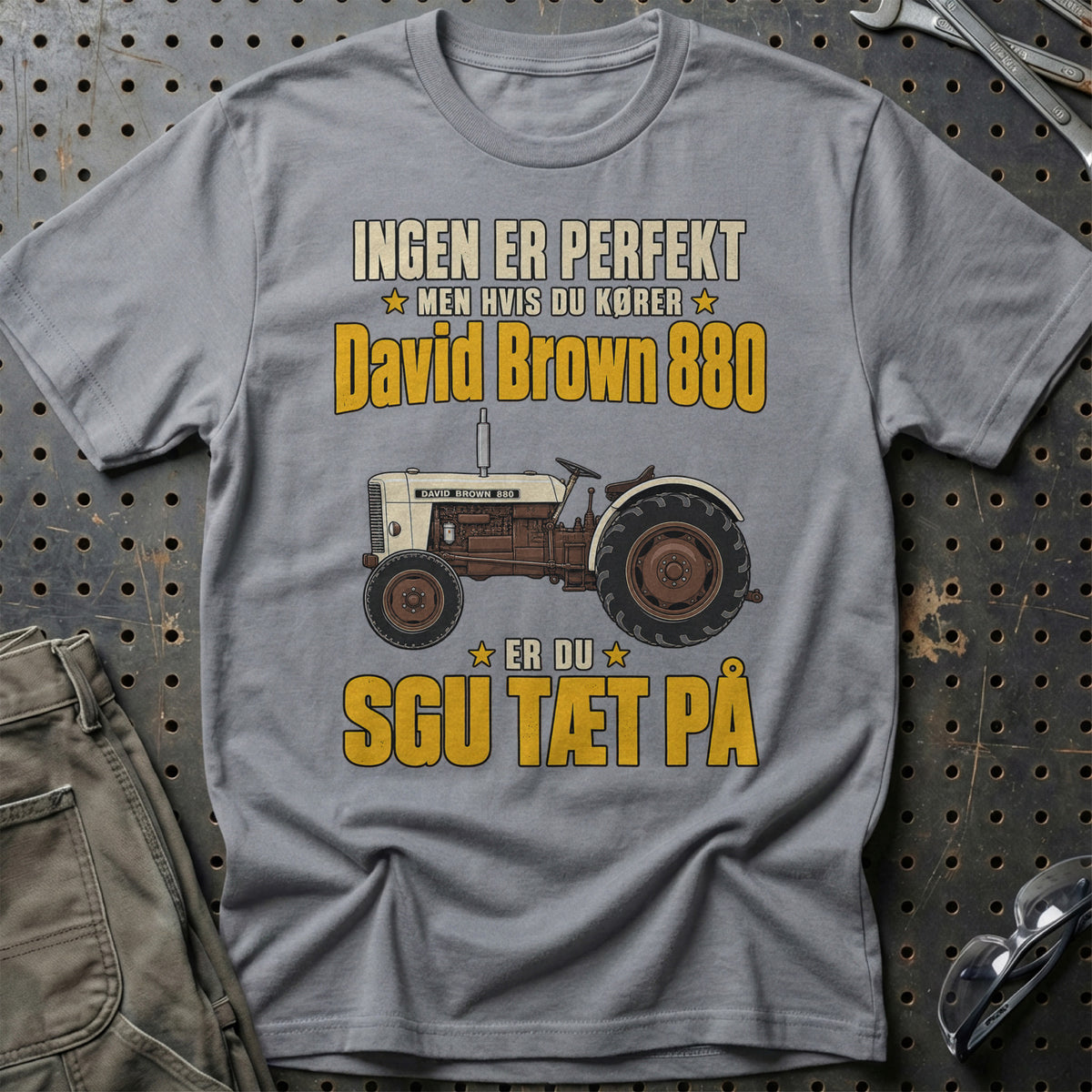 
Produktbillede af David Brown 880 – Ingen Er Perfekt T-Shirt