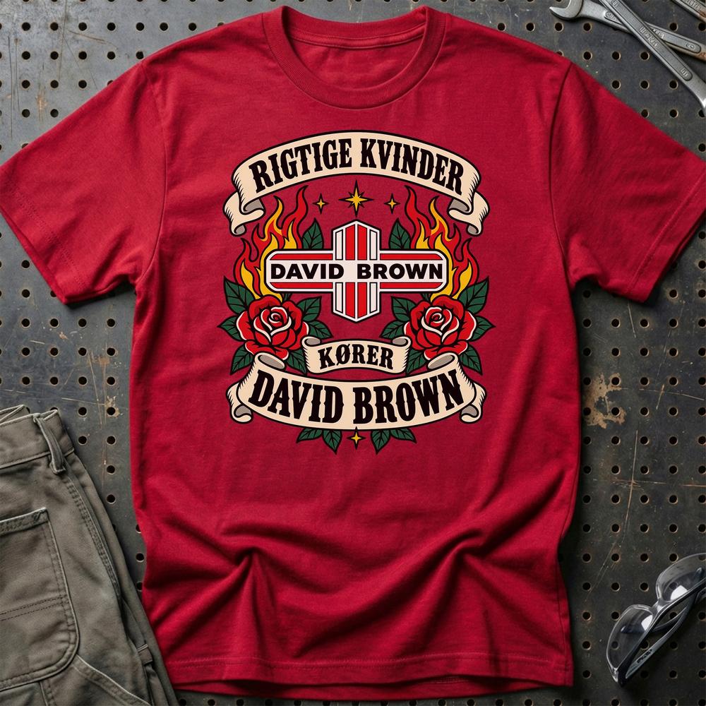 
Produktbillede af David Brown Rigtige Kvinder Kører – Roser og Flammer T-Shirt
