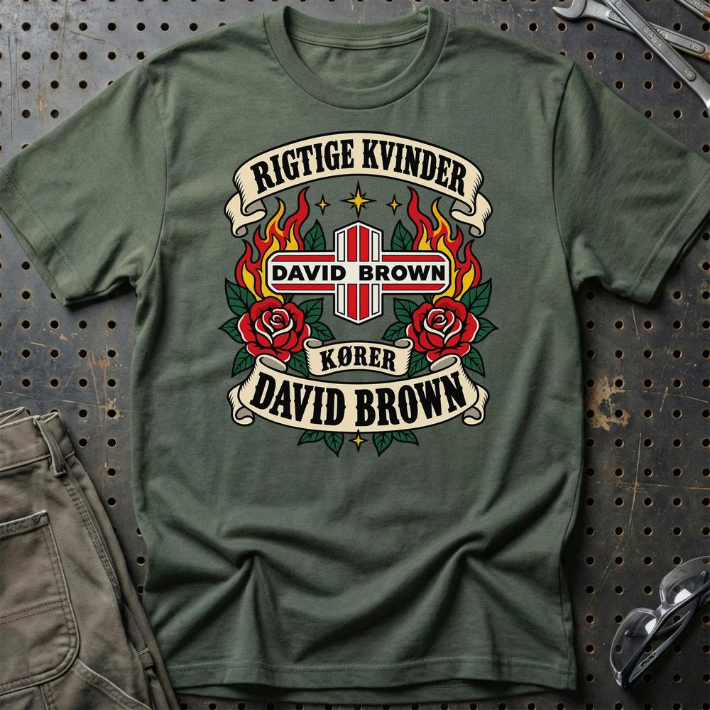 
Produktbillede af David Brown Rigtige Kvinder Kører – Roser og Flammer T-Shirt
