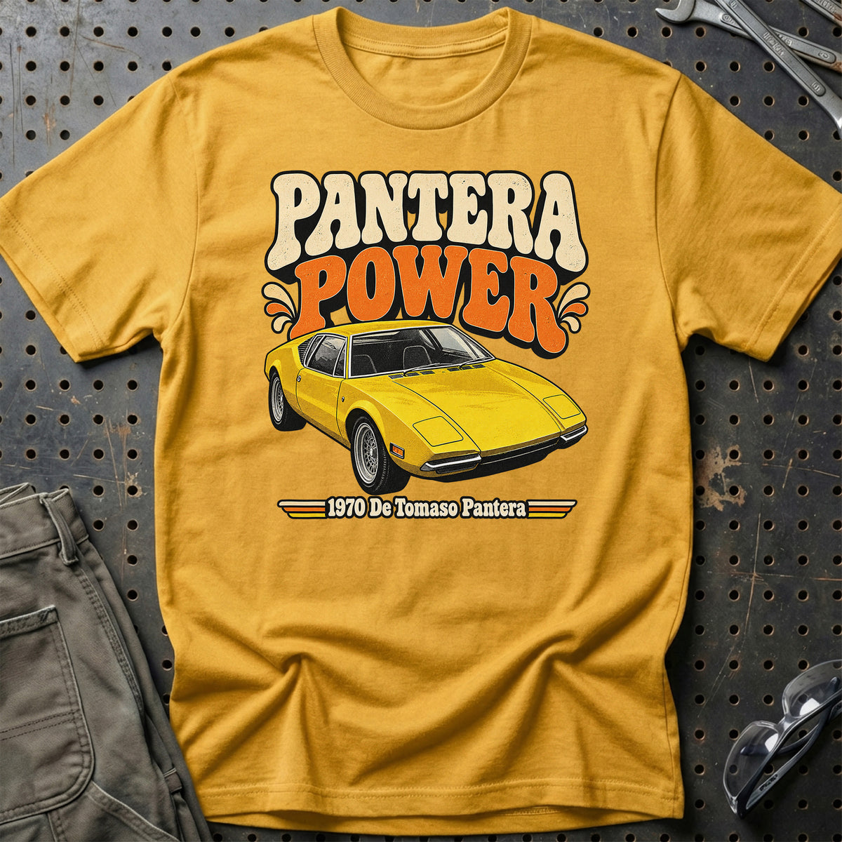 
De Tomaso Pantera 1970 – Pantera Power T-Shirt – Guld