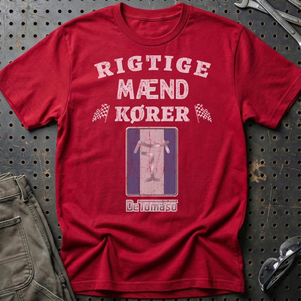 De Tomaso Rigtige Mænd Kører - Unisex T-Shirt , Bomuld-Beklædning-De Tomaso-Rød-S-Garage Culture Shop- garage - man cave - merchandise