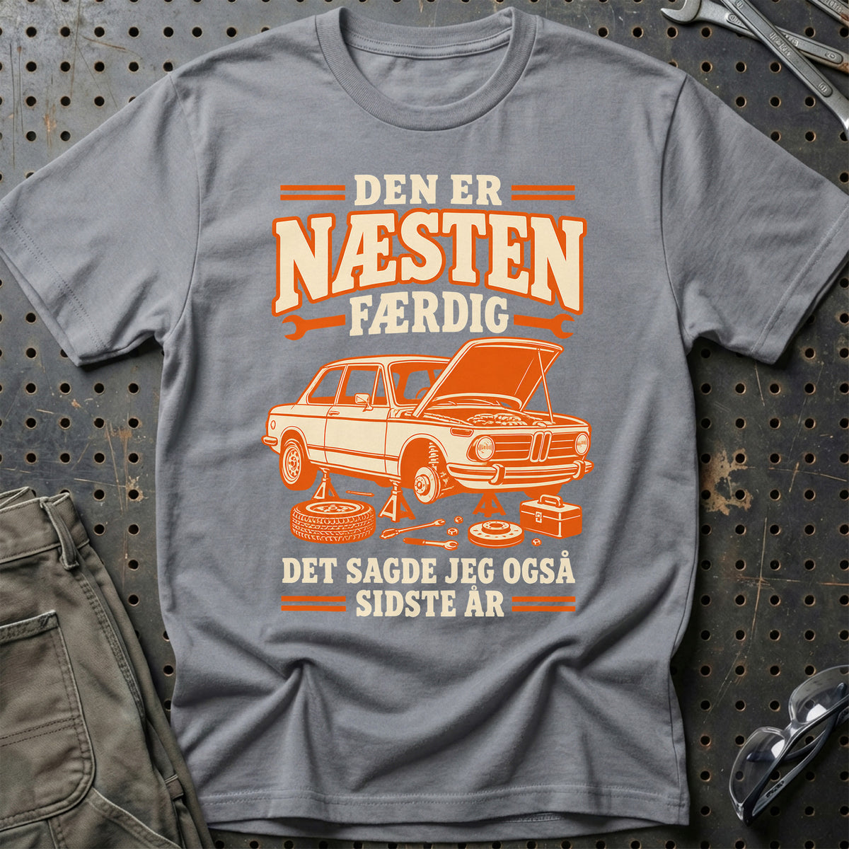 
Produktbillede af Den er næsten færdig – Det sagde jeg også sidste år T-Shirt