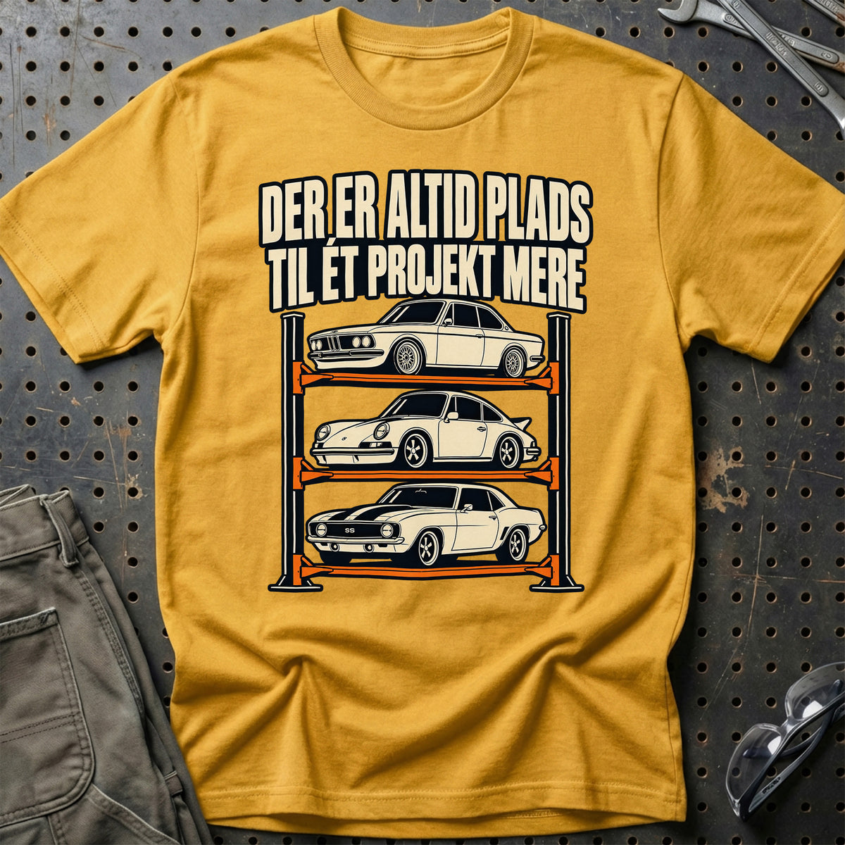 
Der er altid plads – Til ét projekt mere T-Shirt – Guld