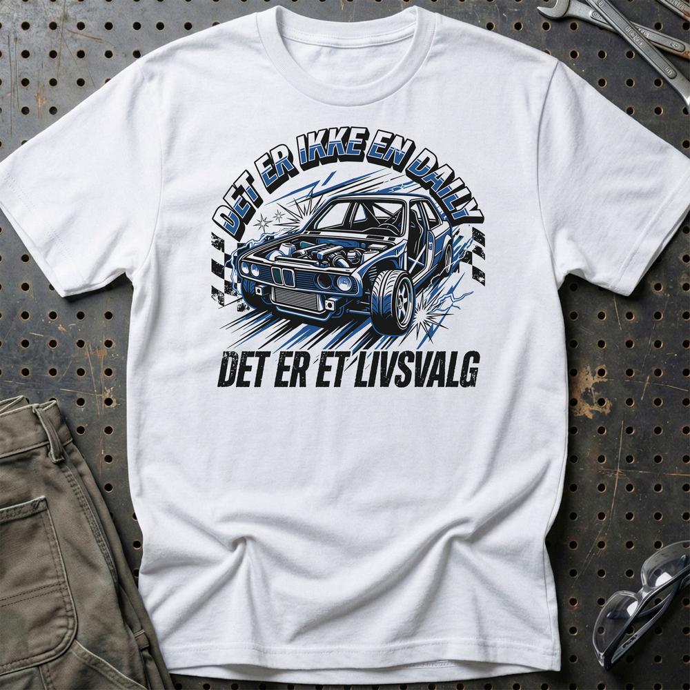 Det Er Ikke En Daily, Det Er Et Livsvalg T-Shirt-Beklædning-Garage Culture-Hvid-S-Garage Culture Shop- garage - man cave - merchandise