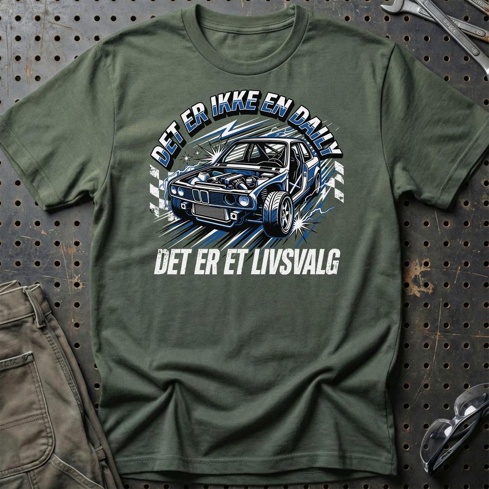 Det Er Ikke En Daily, Det Er Et Livsvalg T-Shirt-Beklædning-Garage Culture-Grøn Militær-S-Garage Culture Shop- garage - man cave - merchandise