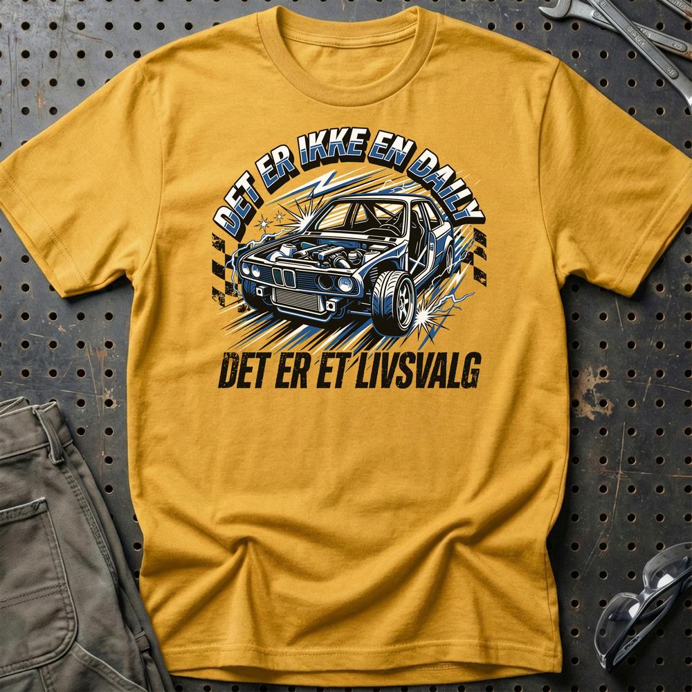 Det Er Ikke En Daily, Det Er Et Livsvalg T-Shirt-Beklædning-Garage Culture-Guld-S-Garage Culture Shop- garage - man cave - merchandise
