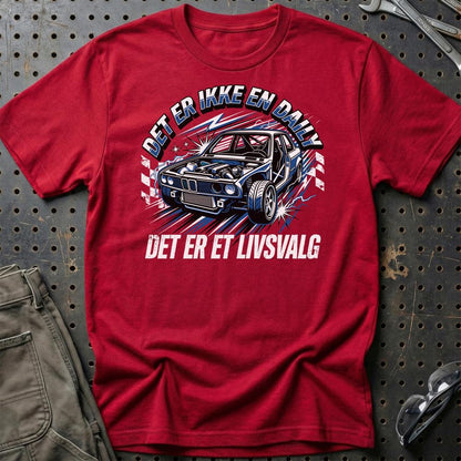 Det Er Ikke En Daily, Det Er Et Livsvalg - Unisex T-Shirt , Bomuld-Beklædning-Garage Culture-Rød-S-Garage Culture Shop- garage - man cave - merchandise