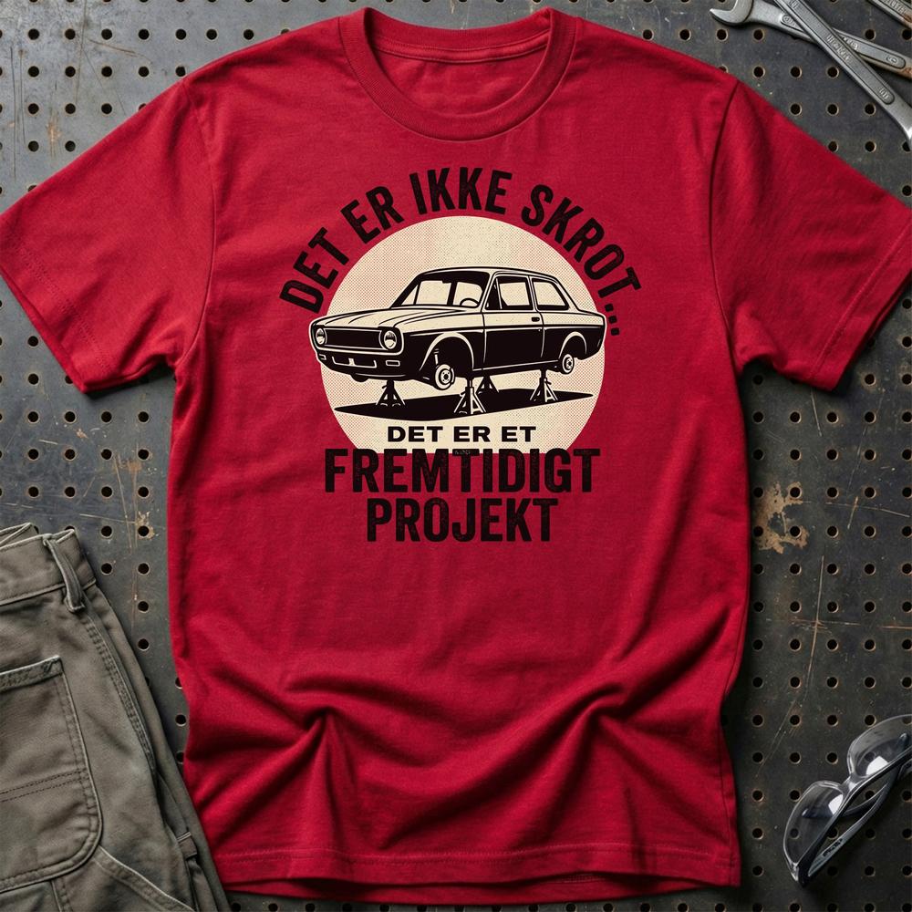 Det Er Ikke Skrot - Det Er Et Fremtidigt Projekt T-Shirt-Beklædning-Garage Culture-Rød-S-Garage Culture Shop- garage - man cave - merchandise