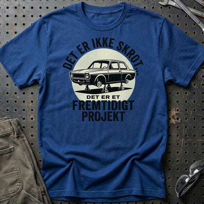 Det Er Ikke Skrot – Det Er Et Fremtidigt Projekt - Unisex T-Shirt , Bomuld-Beklædning-Garage Culture-Blå Royal-S-Garage Culture Shop- garage - man cave - merchandise