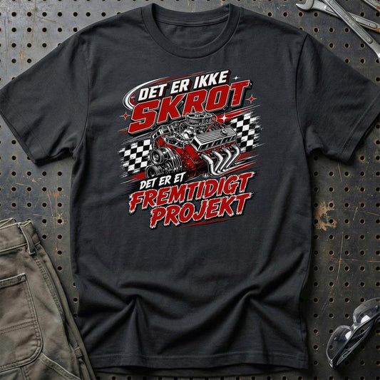 Det Er Ikke Skrot – Det Er Et Fremtidigt Projekt - Unisex T-Shirt , Bomuld-Beklædning-Garage Culture-Sort-S-Garage Culture Shop- garage - man cave - merchandise