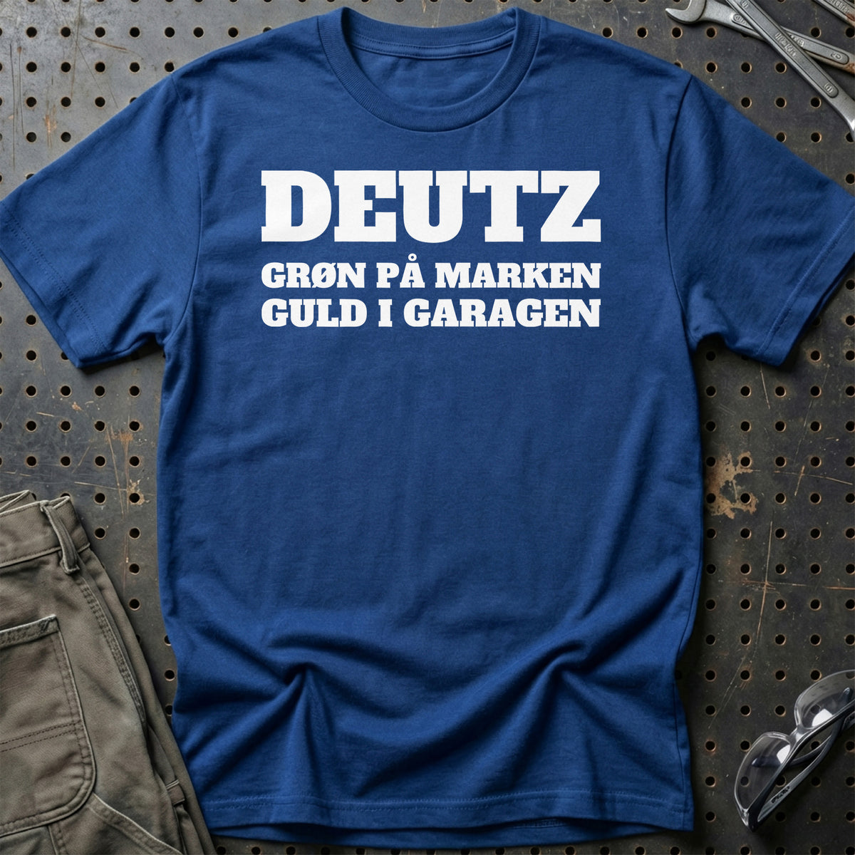 
Produktbillede af Deutz – Grøn På Marken – Guld I Garagen T-Shirt
