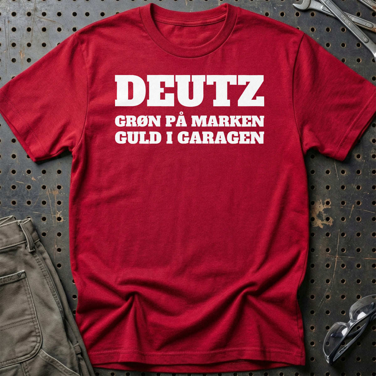 
Produktbillede af Deutz – Grøn På Marken – Guld I Garagen T-Shirt