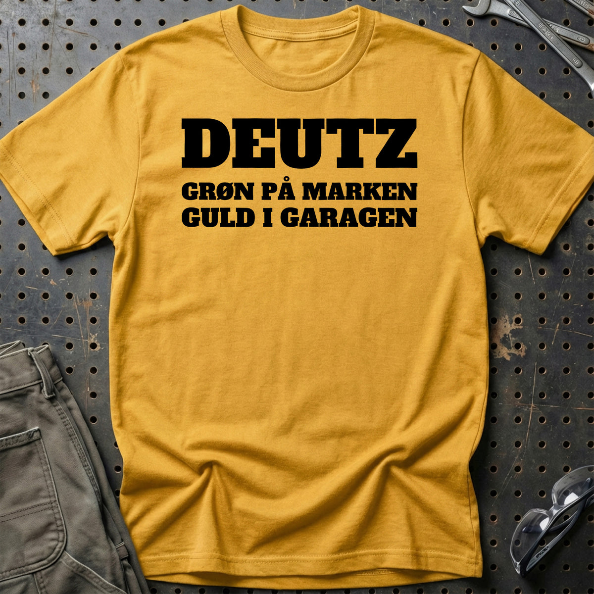 
Produktbillede af Deutz – Grøn På Marken – Guld I Garagen T-Shirt