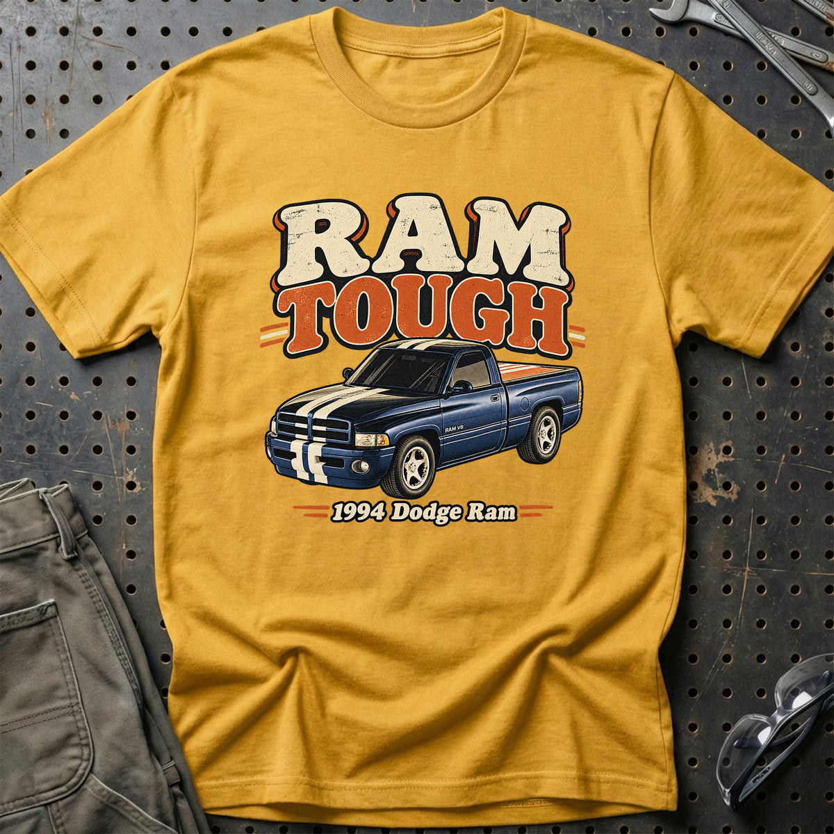 
Dodge Ram 1994 – Ram Tough T-Shirt – Guld