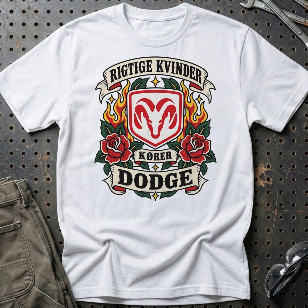 
Produktbillede af Dodge Rigtige Kvinder Kører – Roser og Flammer T-Shirt