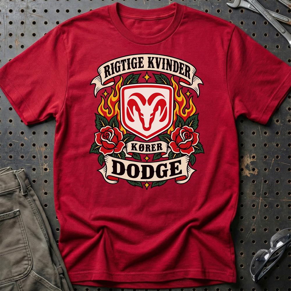 
Produktbillede af Dodge Rigtige Kvinder Kører – Roser og Flammer T-Shirt