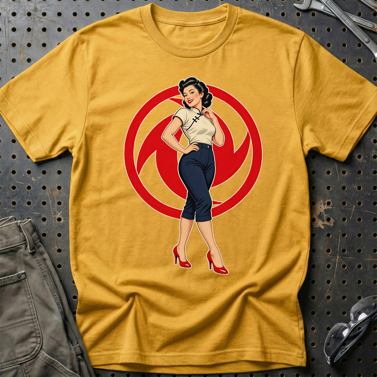 
Produktbillede af Dong Feng Retro Pinup T-Shirt