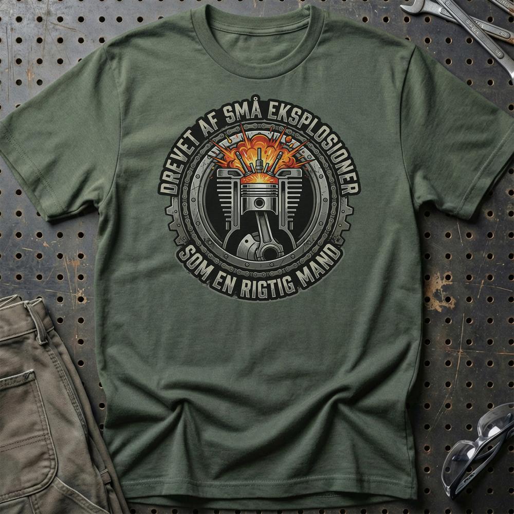 Drevet Af Små Eksplosioner Som En Rigtig Mand T-Shirt-Beklædning-Garage Culture-Grøn Militær-S-Garage Culture Shop- garage - man cave - merchandise
