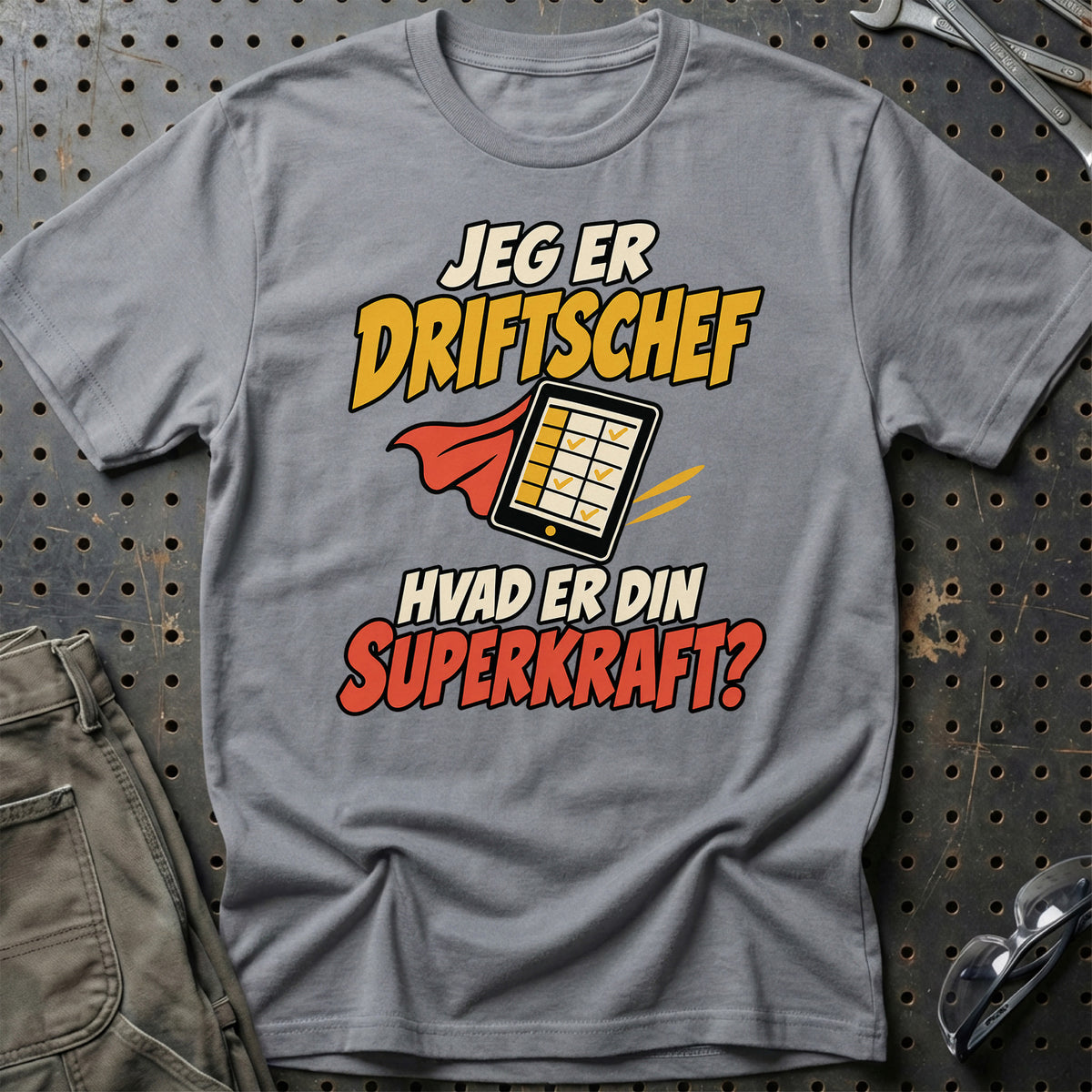 
Driftschef – Hvad er din superkraft? – Unisex T-Shirt – Grå Sport