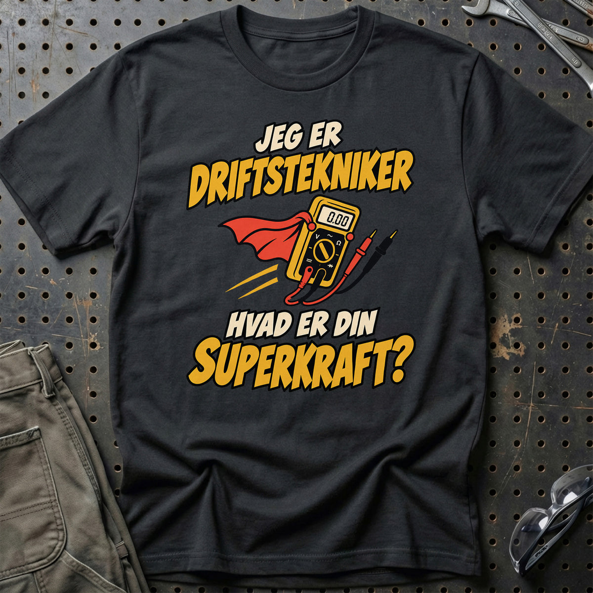 
Driftstekniker – Hvad er din superkraft? – Unisex T-Shirt – Sort