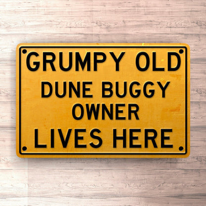 Dune Buggy Grumpy Old Dune Buggy Owner Lives Here Skilte, Musemåtte, Dørmåtte-Skilte-Dune-Garage Culture Shop- garage - man cave - merchandise