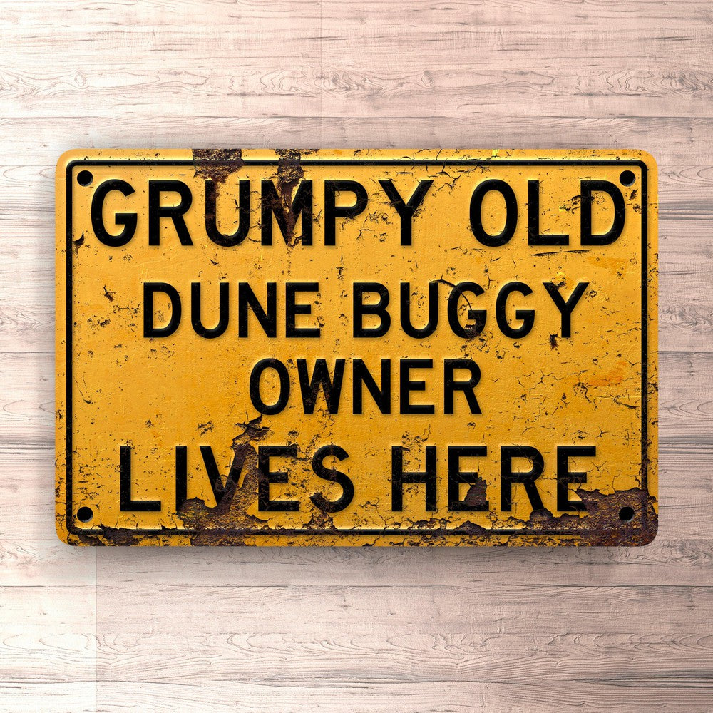 Dune Buggy Grumpy Old Dune Buggy Owner Lives Here Skilte, Musemåtte, Dørmåtte-Skilte-Dune-Garage Culture Shop- garage - man cave - merchandise
