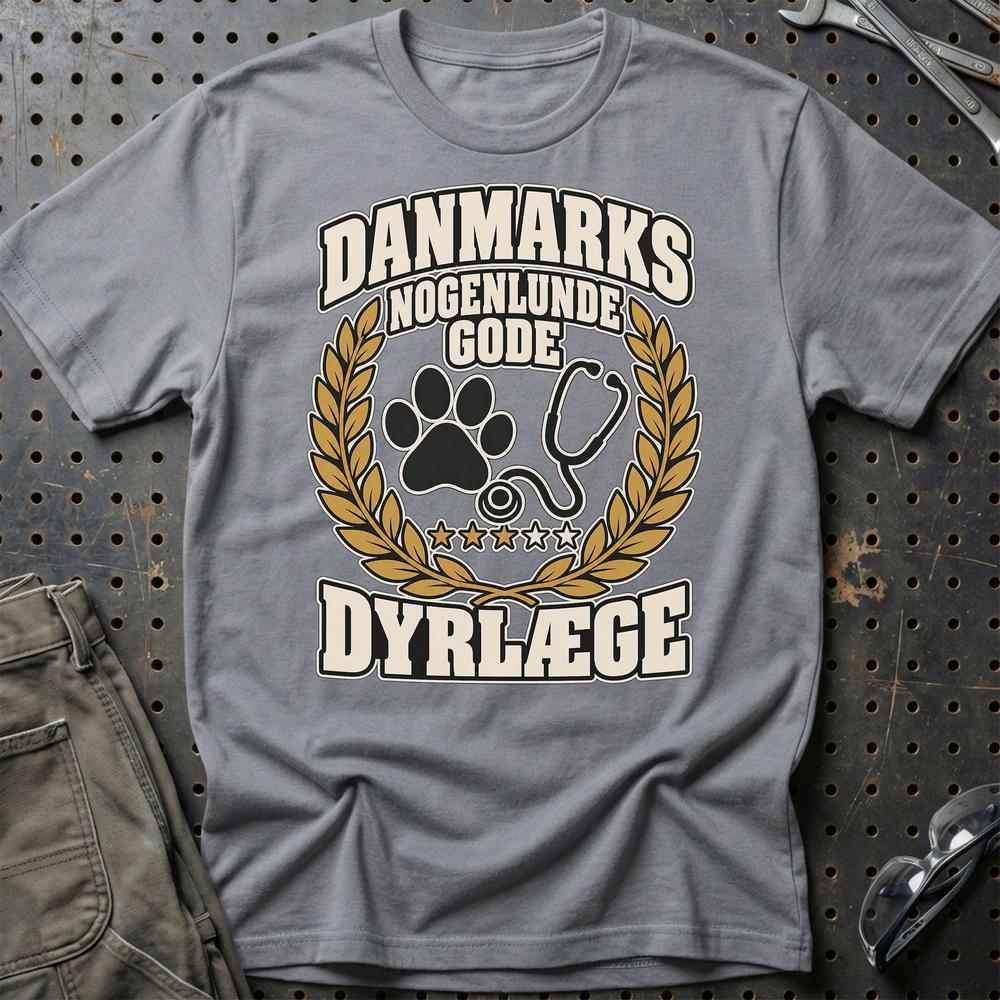 
Produktbillede af Dyrlæge – Danmarks Nogenlunde Gode T-Shirt