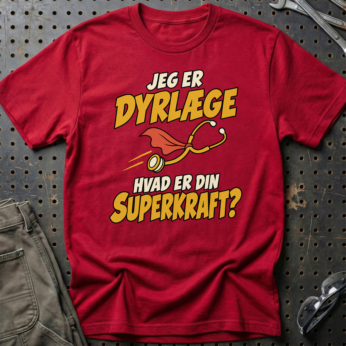 
Dyrlæge – Hvad er din superkraft? – Unisex T-Shirt – Rød