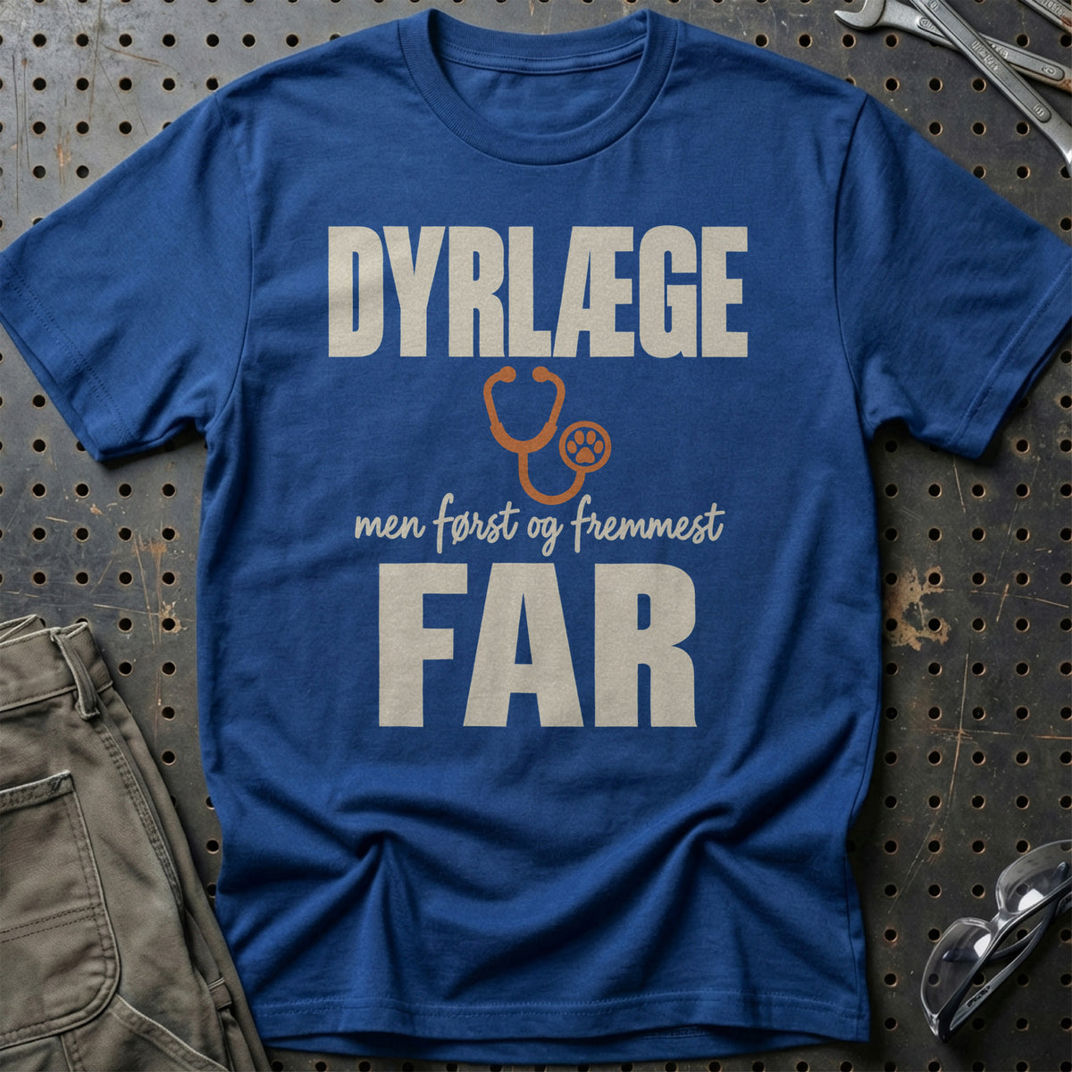 
Produktbillede af Dyrlæge – Men Først Og Fremmest Far T-Shirt