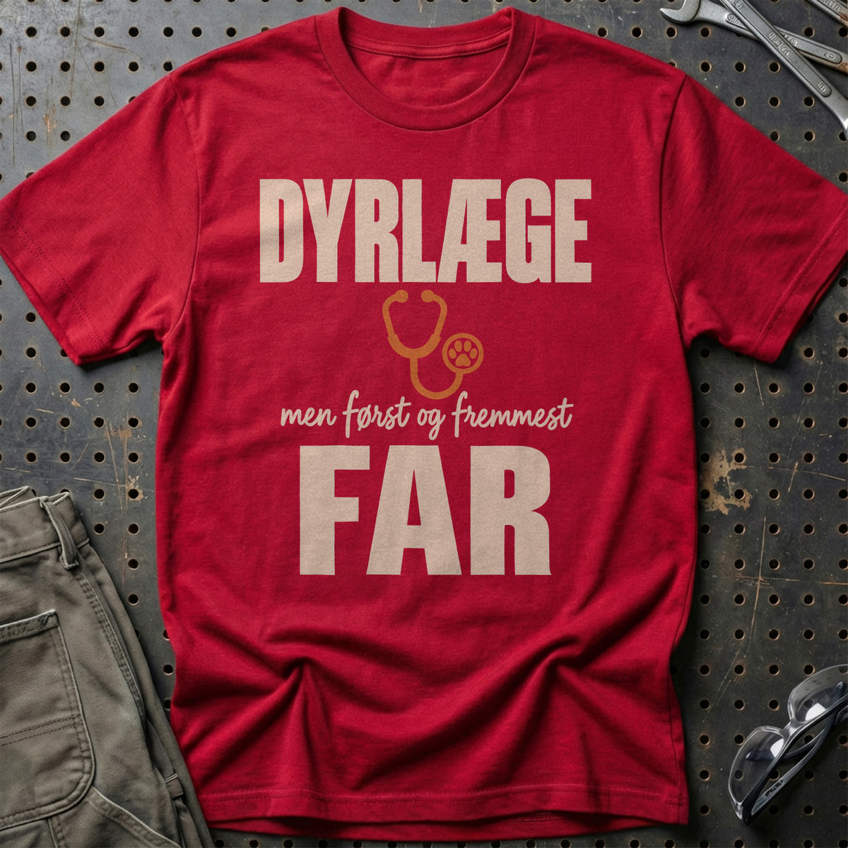 
Produktbillede af Dyrlæge – Men Først Og Fremmest Far T-Shirt