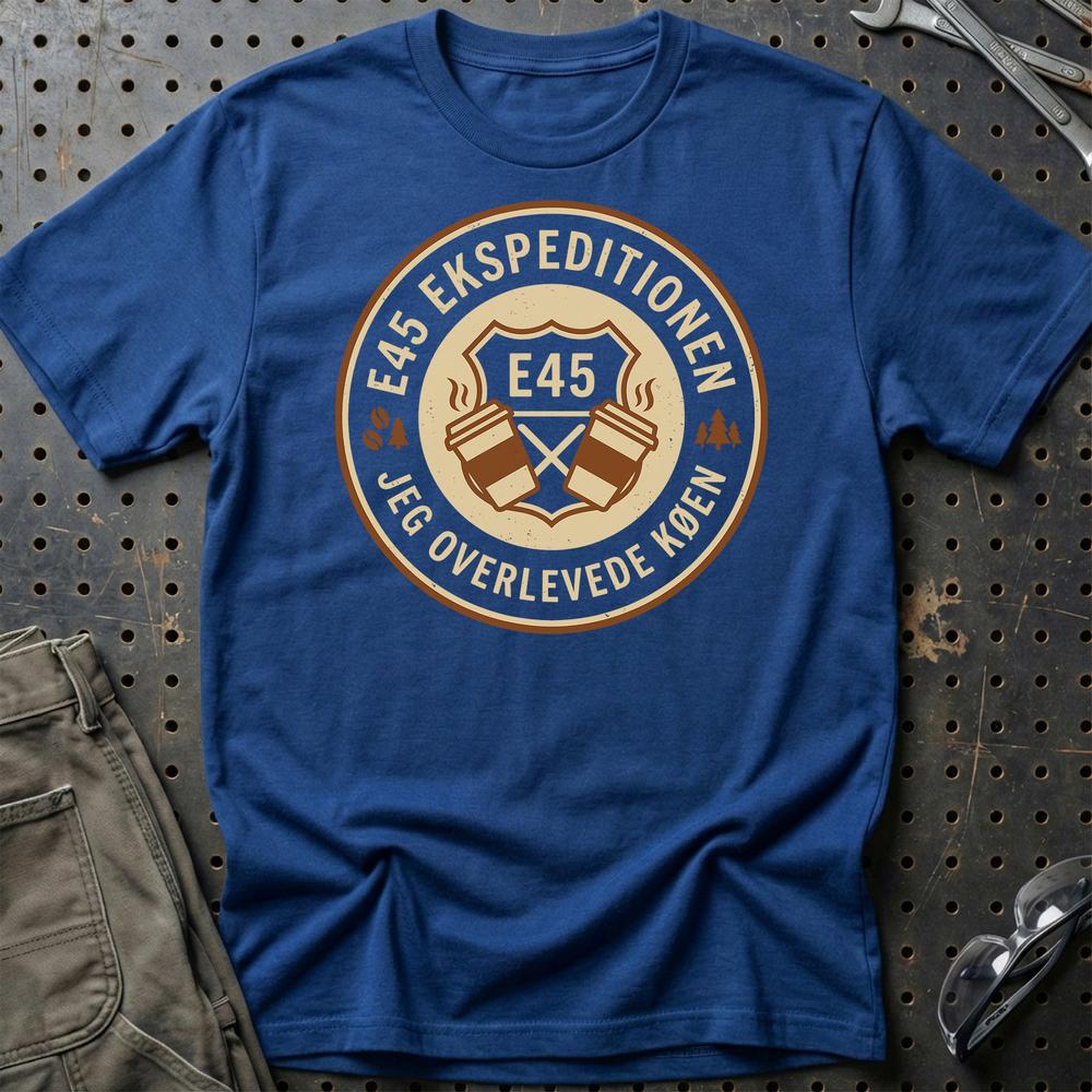 E45 Ekspeditionen Jeg Overlevede Køen T-Shirt-Beklædning-Garage Culture-Blå Royal-S-Garage Culture Shop- garage - man cave - merchandise