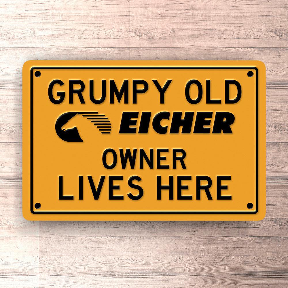 Eicher Grumpy Old Eicher Owner Lives Here Skilte, Musemåtte, Dørmåtte-Skilte-Eicher-Garage Culture Shop- garage - man cave - merchandise
