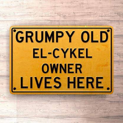 El Cykel Grumpy Old El Cykel Owner Lives Here Skilte, Musemåtte, Dørmåtte , Plakat-Skilte-El-Garage Culture Shop- garage - man cave - merchandise