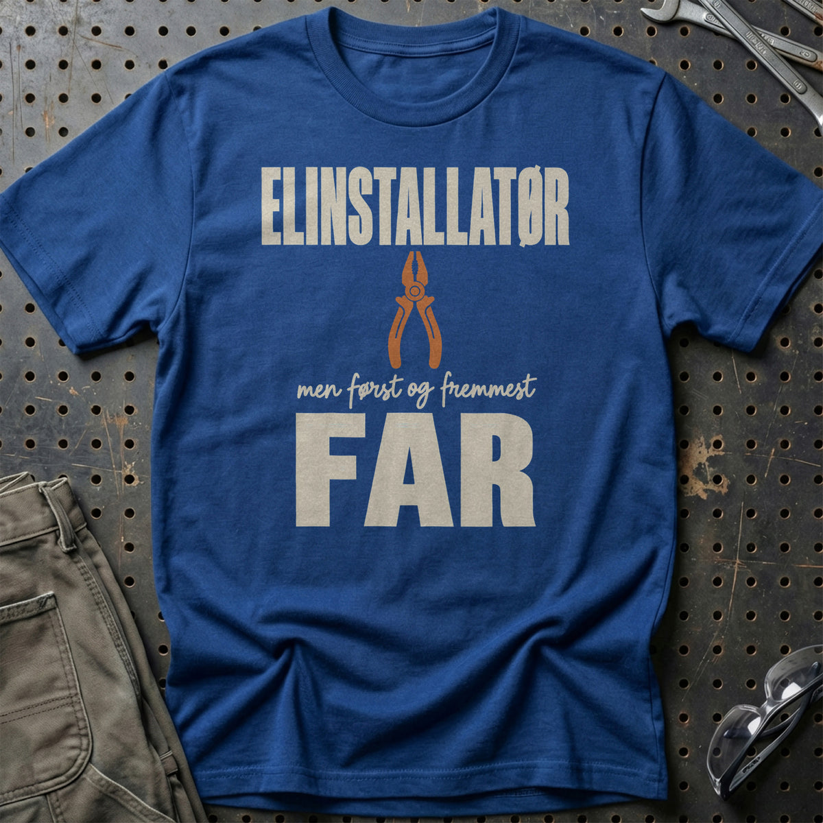 
Produktbillede af Elinstallatør – Men Først Og Fremmest Far T-Shirt