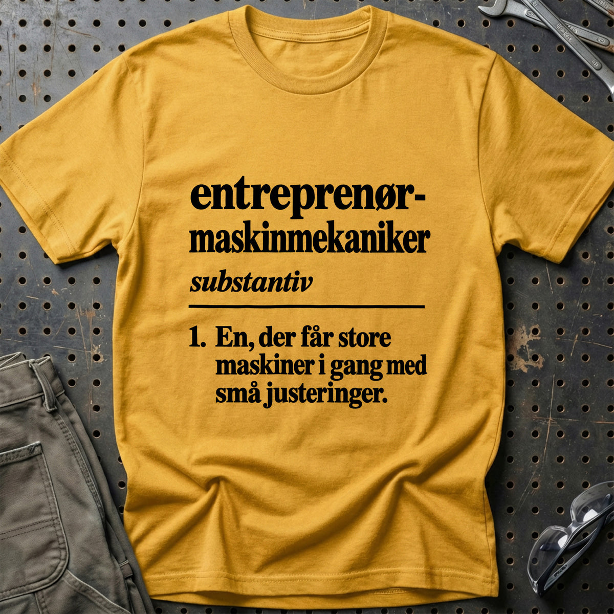 
Entreprenørmaskinmekaniker – Definition T-Shirt – Guld