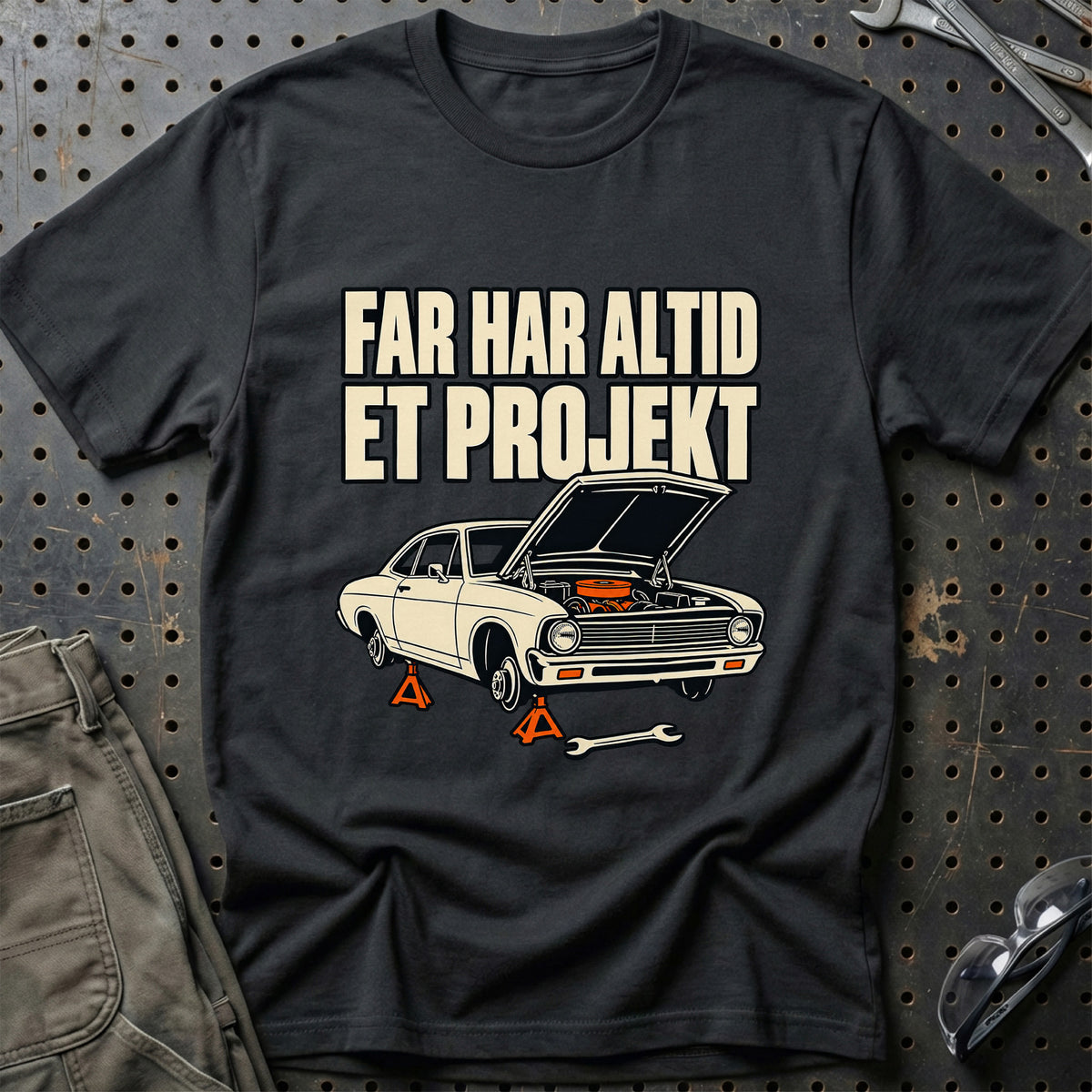 
Far har altid et projekt T-Shirt – Sort