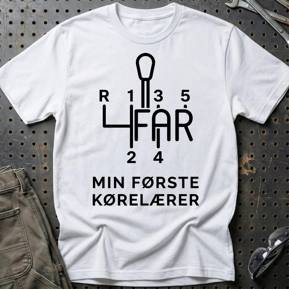 Far. Min Første Kørelærer T-Shirt-Beklædning-Garage Culture-Hvid-S-Garage Culture Shop- garage - man cave - merchandise