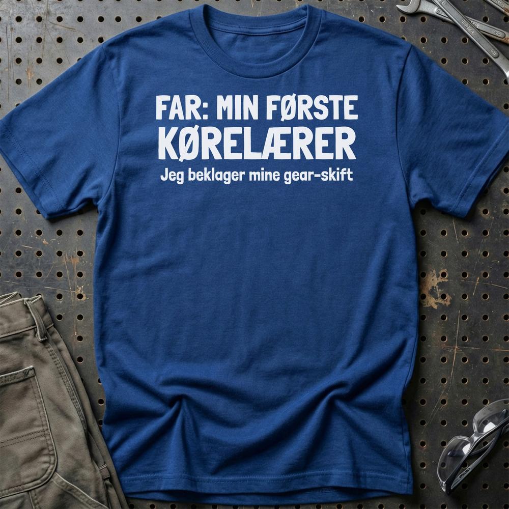 Far. Min Første Kørelærer T-Shirt-Beklædning-Garage Culture-Blå Royal-S-Garage Culture Shop- garage - man cave - merchandise