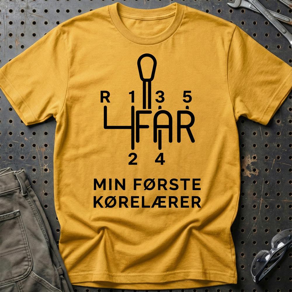 Far. Min Første Kørelærer T-Shirt-Beklædning-Garage Culture-Guld-S-Garage Culture Shop- garage - man cave - merchandise