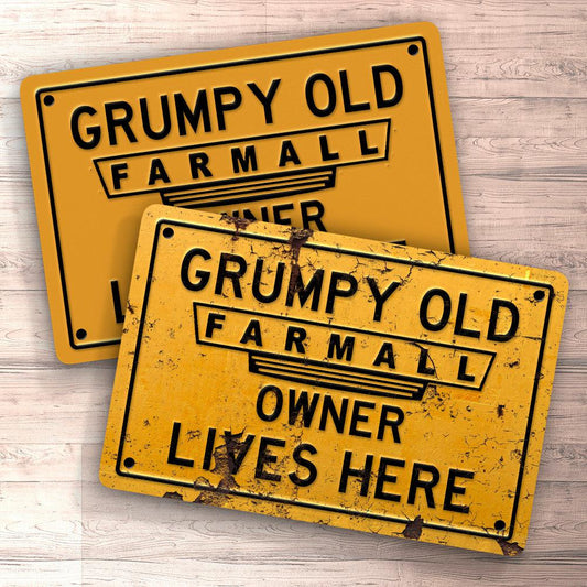 Farmall Grumpy Old Owner Lives Here Skilte, Musemåtte, Dørmåtte-Skilte-Farmall-Garage Culture Shop- garage - man cave - merchandise