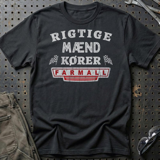 Farmall Rigtige Mænd Kører - Unisex T-Shirt , Bomuld-Beklædning-Farmall-Sort-S-Garage Culture Shop- garage - man cave - merchandise
