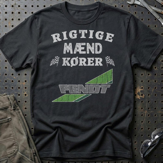 Fendt Rigtige Mænd Kører - Unisex T-Shirt , Bomuld-Beklædning-Fendt-Sort-S-Garage Culture Shop- garage - man cave - merchandise