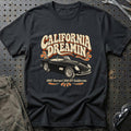 
Ferrari 250 GT California 1957 – California Dreamin’ T-Shirt – Sort