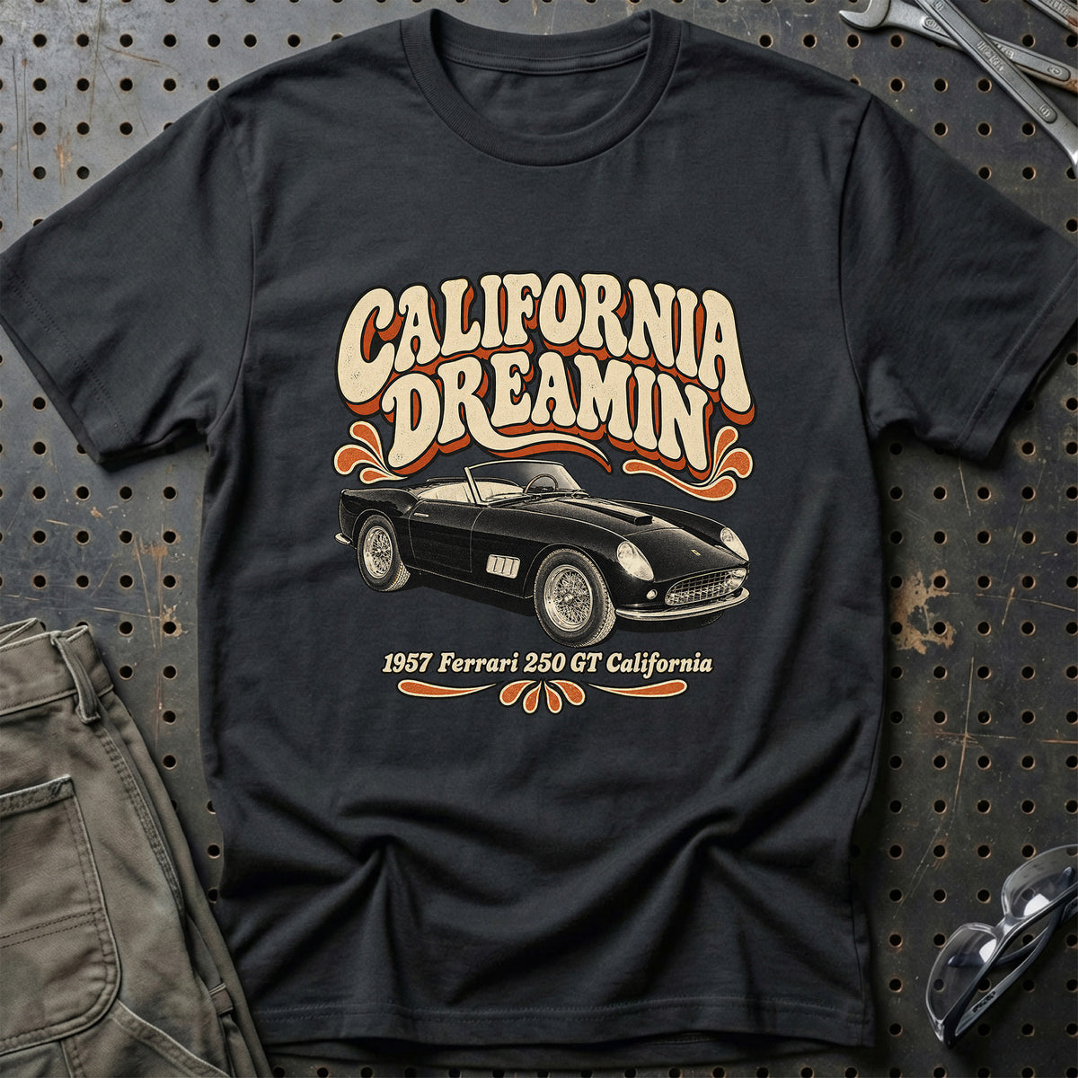 
Ferrari 250 GT California 1957 – California Dreamin’ T-Shirt – Sort