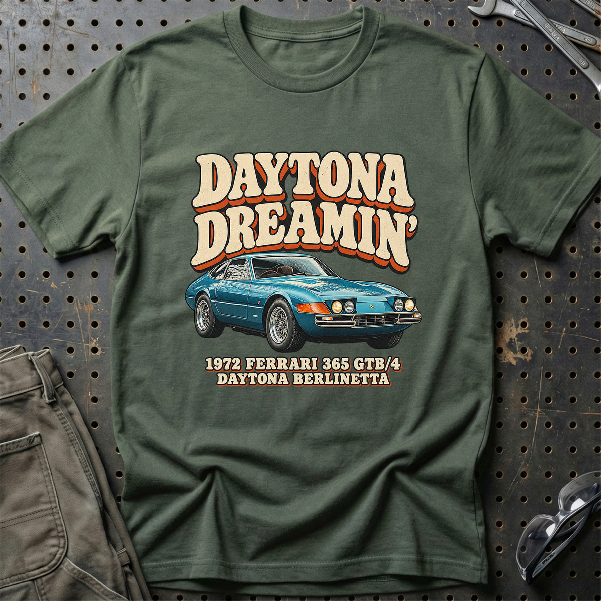 
Ferrari 365 GTB/4 Daytona 1972 – Daytona Dreamin’ T-Shirt – Grøn Militær