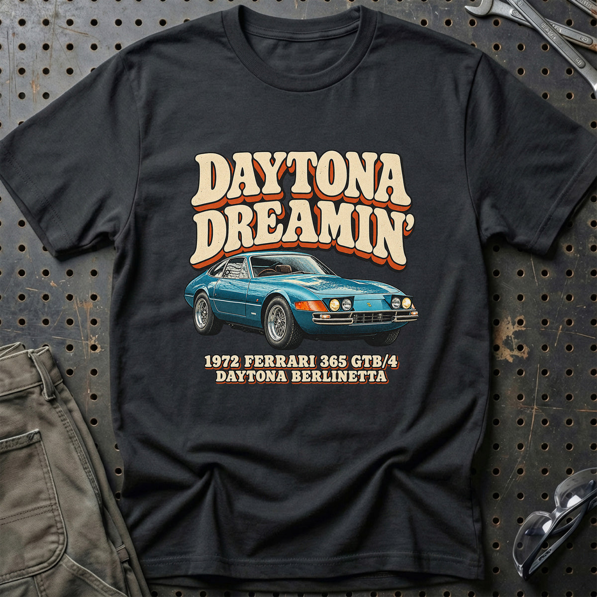 
Ferrari 365 GTB/4 Daytona 1972 – Daytona Dreamin’ T-Shirt – Sort