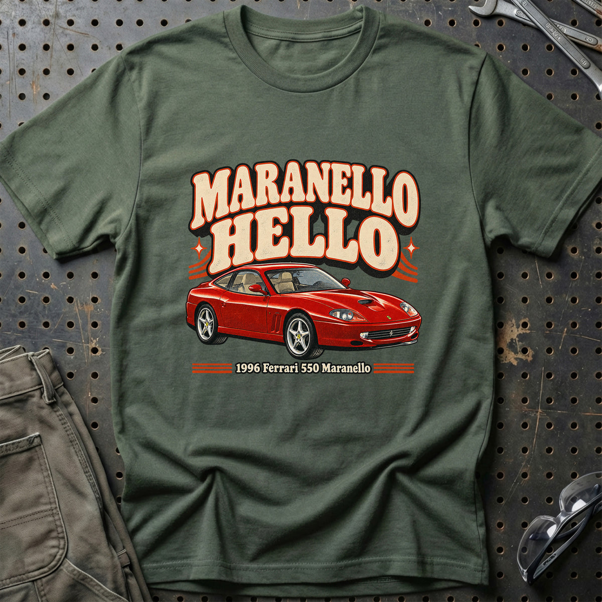 
Ferrari 550 Maranello 1996 – Maranello Hello T-Shirt – Grøn Militær