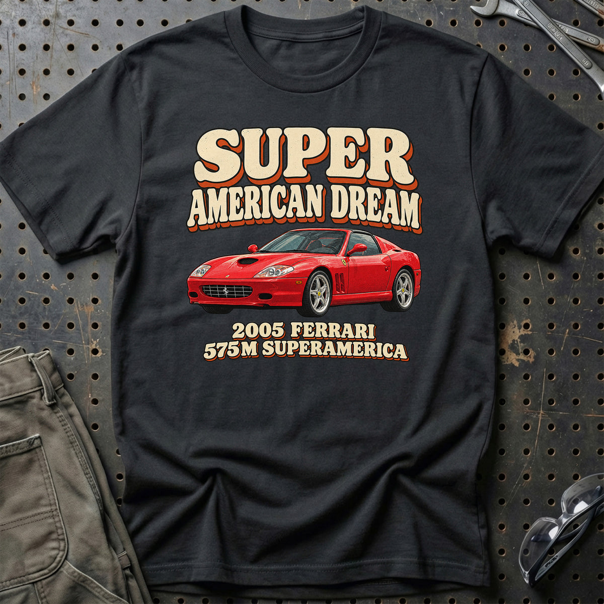 
Ferrari 575M Superamerica 2005 – Super American Dream T-Shirt – Sort