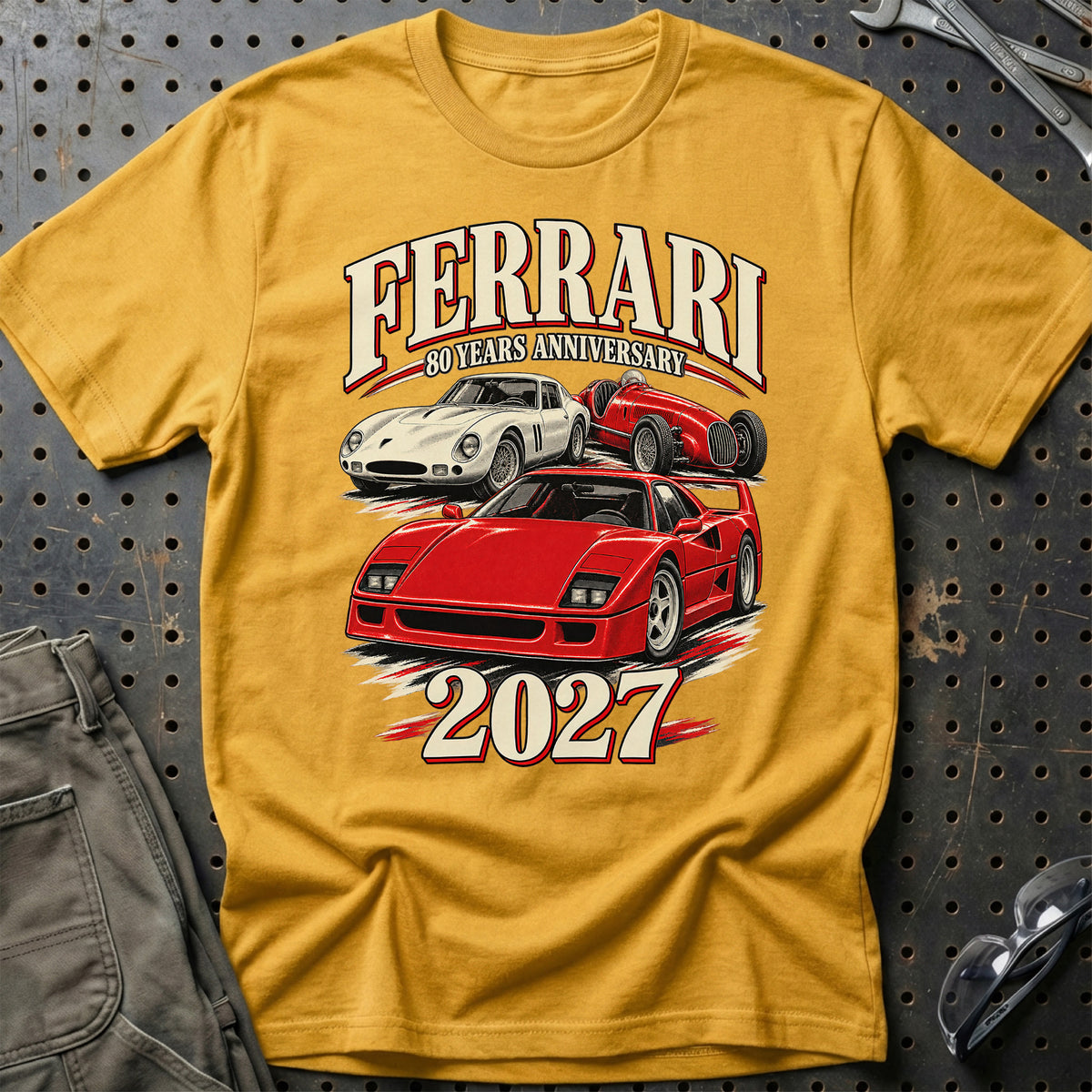 
Ferrari – 80 Years Anniversary 2027 T-Shirt – Guld