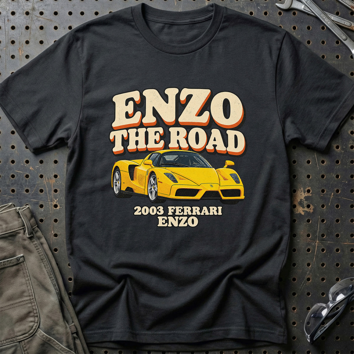
Ferrari Enzo 2003 – Enzo the Road T-Shirt – Sort